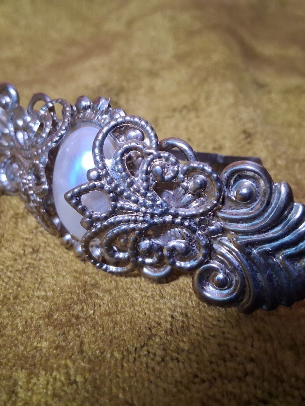 Vintage Barrette Hair Clip Silver Ornate Filligree Faux Pearl Korea 4" - Picture 4 of 13